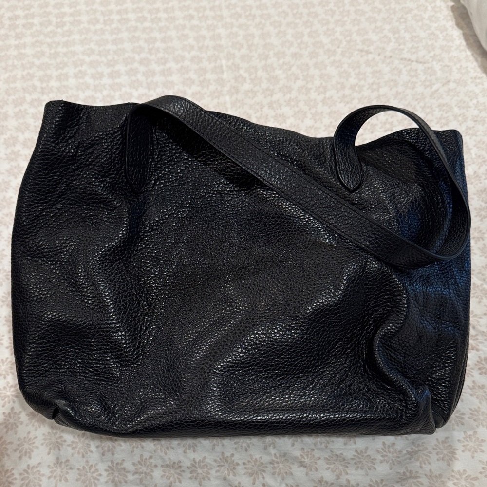 Cuyana tote black